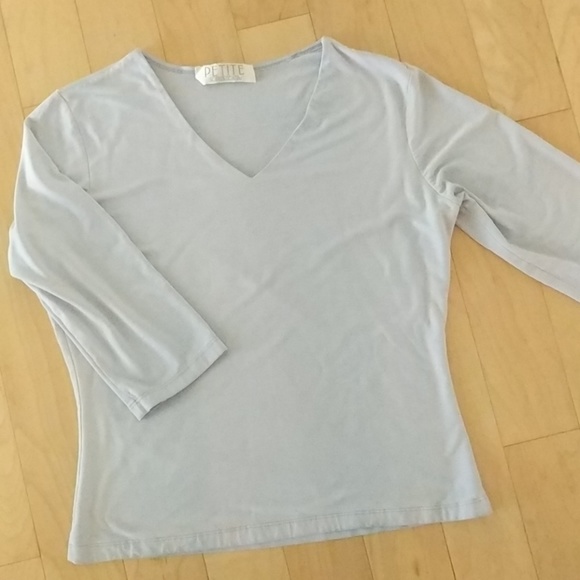 2/$15 Beautiful layering top - Picture 3 of 5